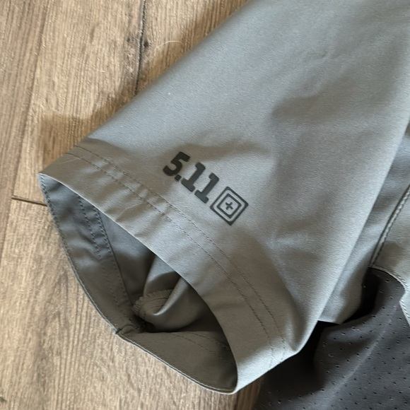 NWOT men’s medium 5.11 tactical lightweight short sleeve polo - Picture 6 of 9